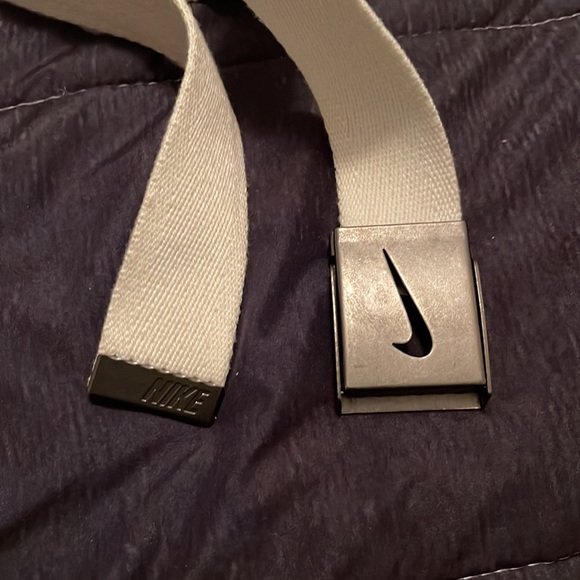 Name brand cloth belts! Worn occasionally! No fading or hard signs of wear! - Picture 3 of 4